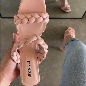 NIB Miley Heel - Blush